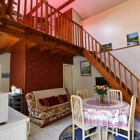 Du Plisseau Apartment